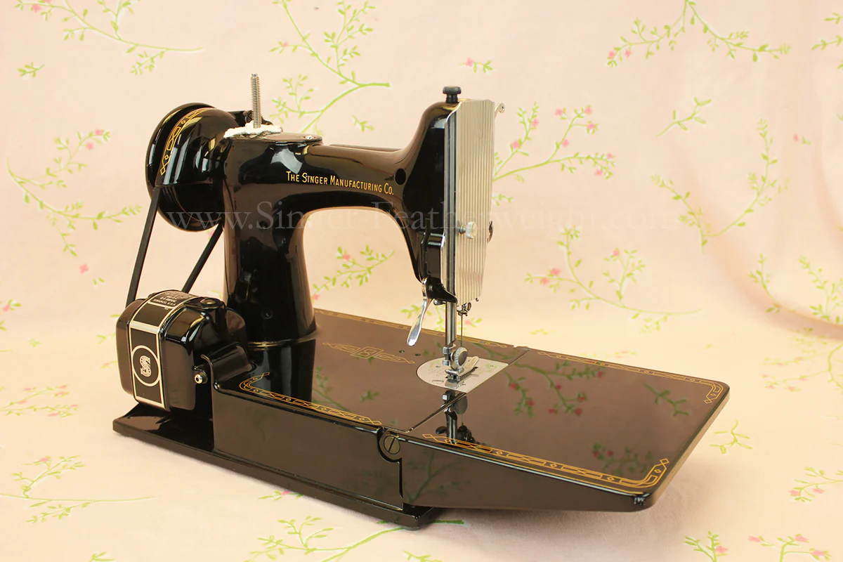 Singer Featherweight 221 Sewing Machine, AL565*** - Image 3