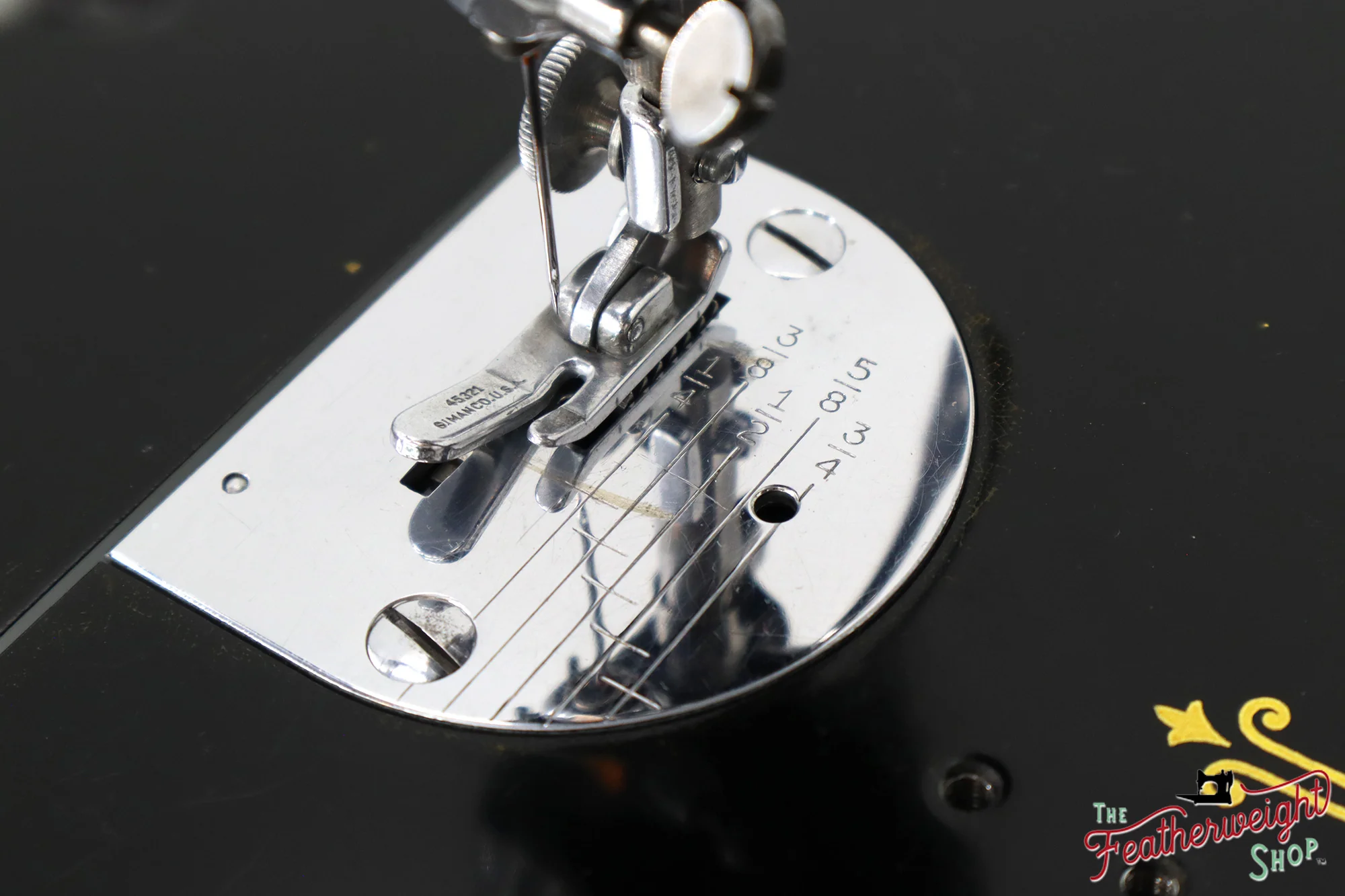 Singer Featherweight 221 Sewing Machine, AL567*** - 1953 - Image 15