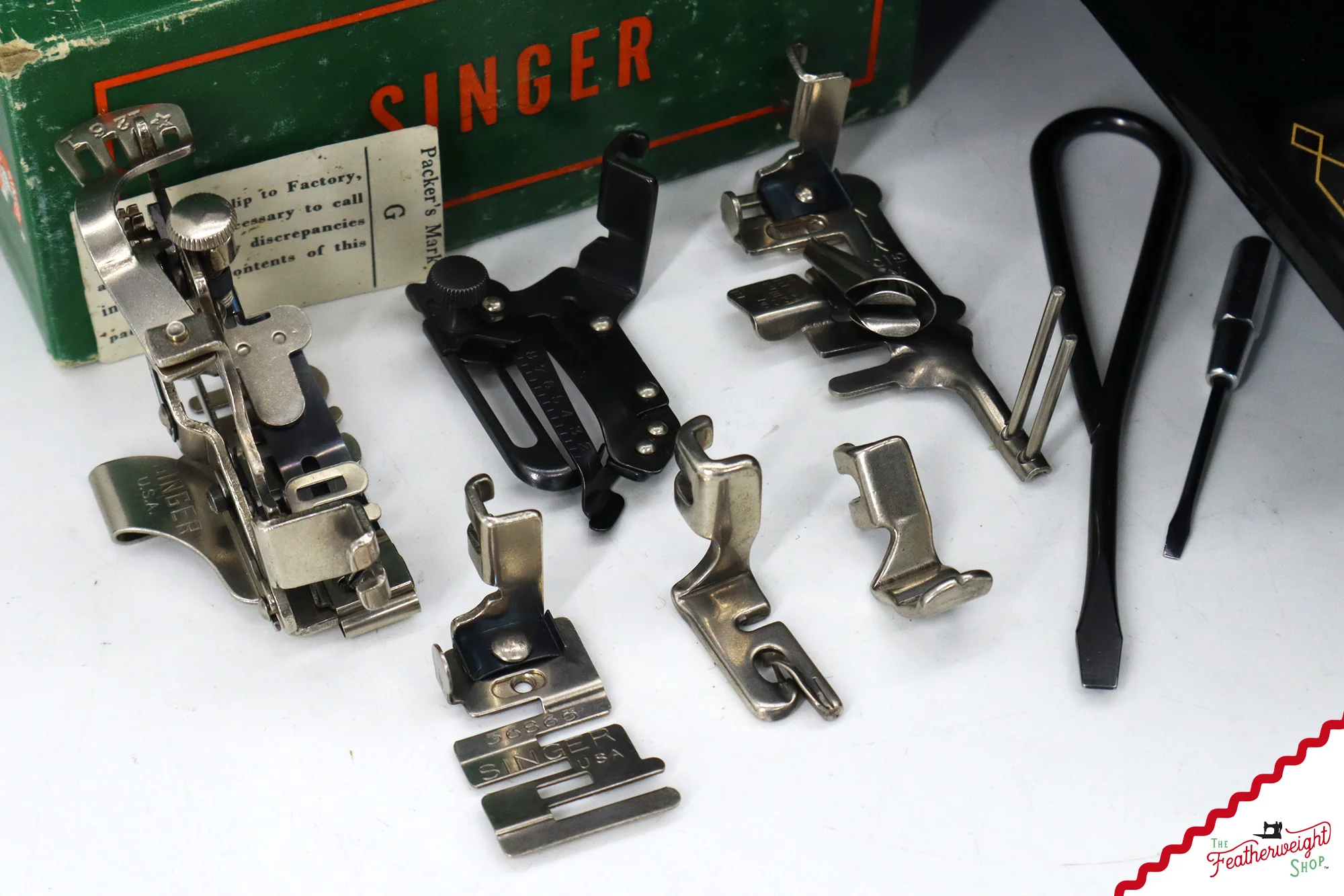 Singer Featherweight 221 Sewing Machine, AL574*** - 1953 - Image 16
