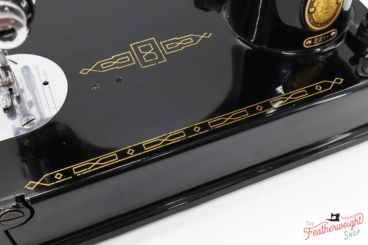 Singer Featherweight 221 Sewing Machine, AL709*** - Image 10