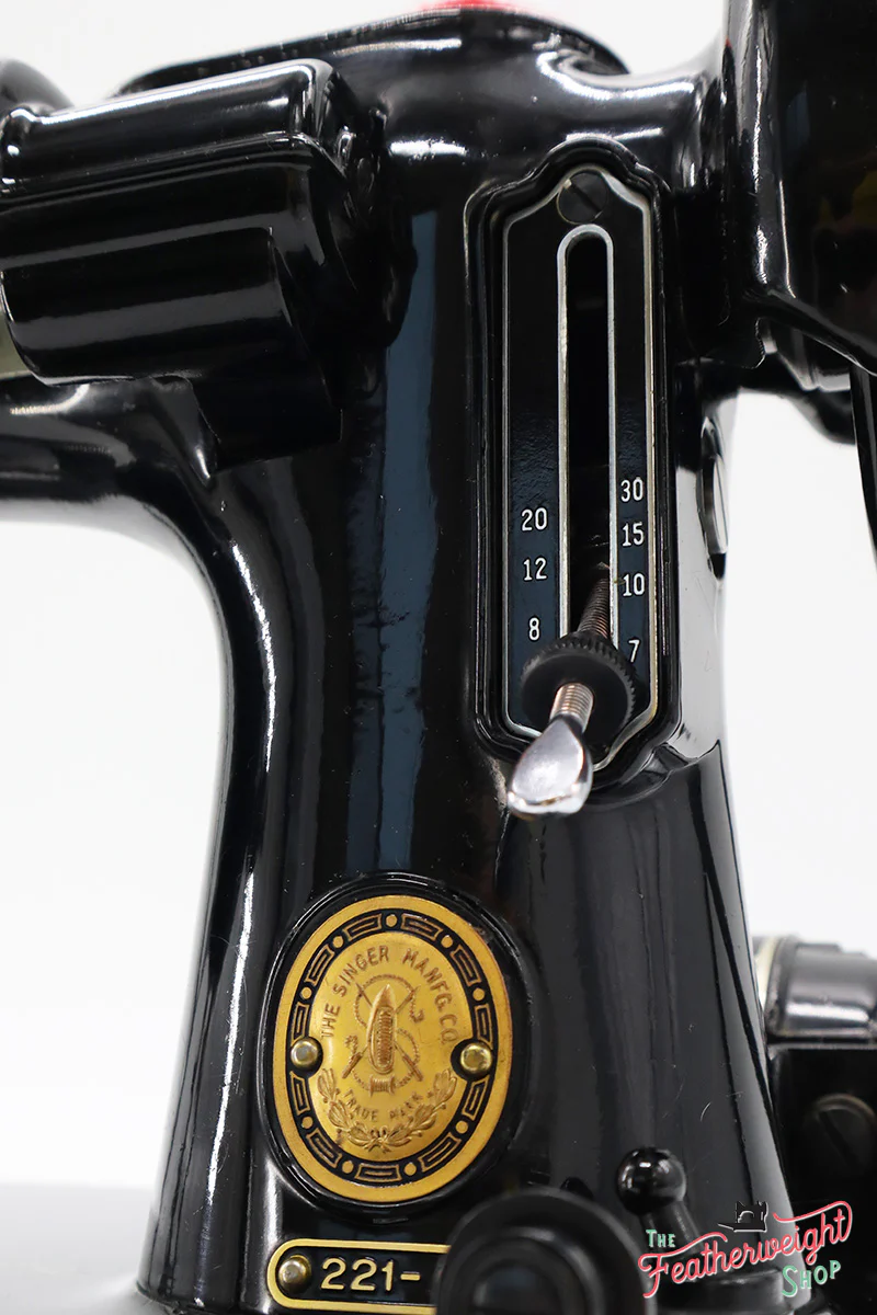 Singer Featherweight 221 Sewing Machine, AL709*** - Image 15