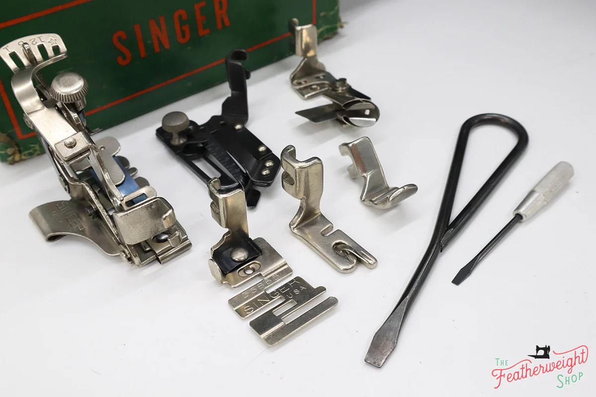 Singer Featherweight 221 Sewing Machine, AL709*** - Image 18