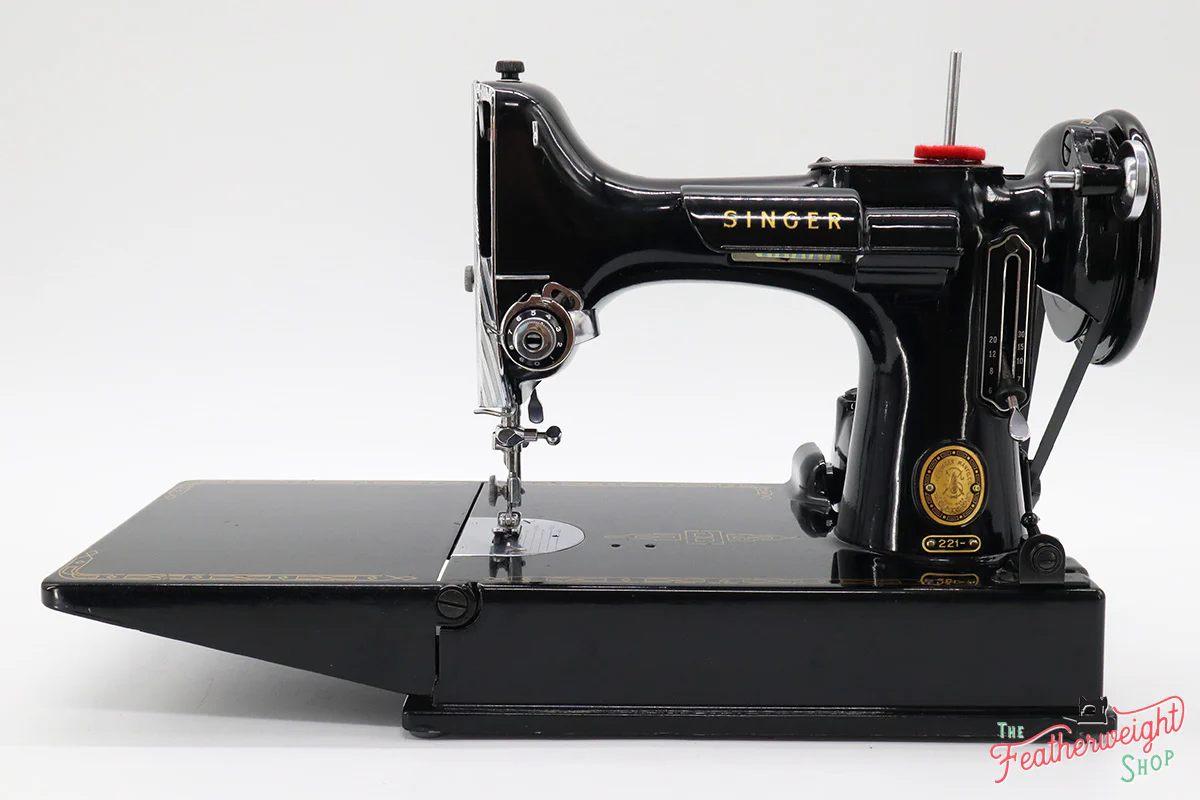 Singer Featherweight 221 Sewing Machine, AL709*** - Image 2