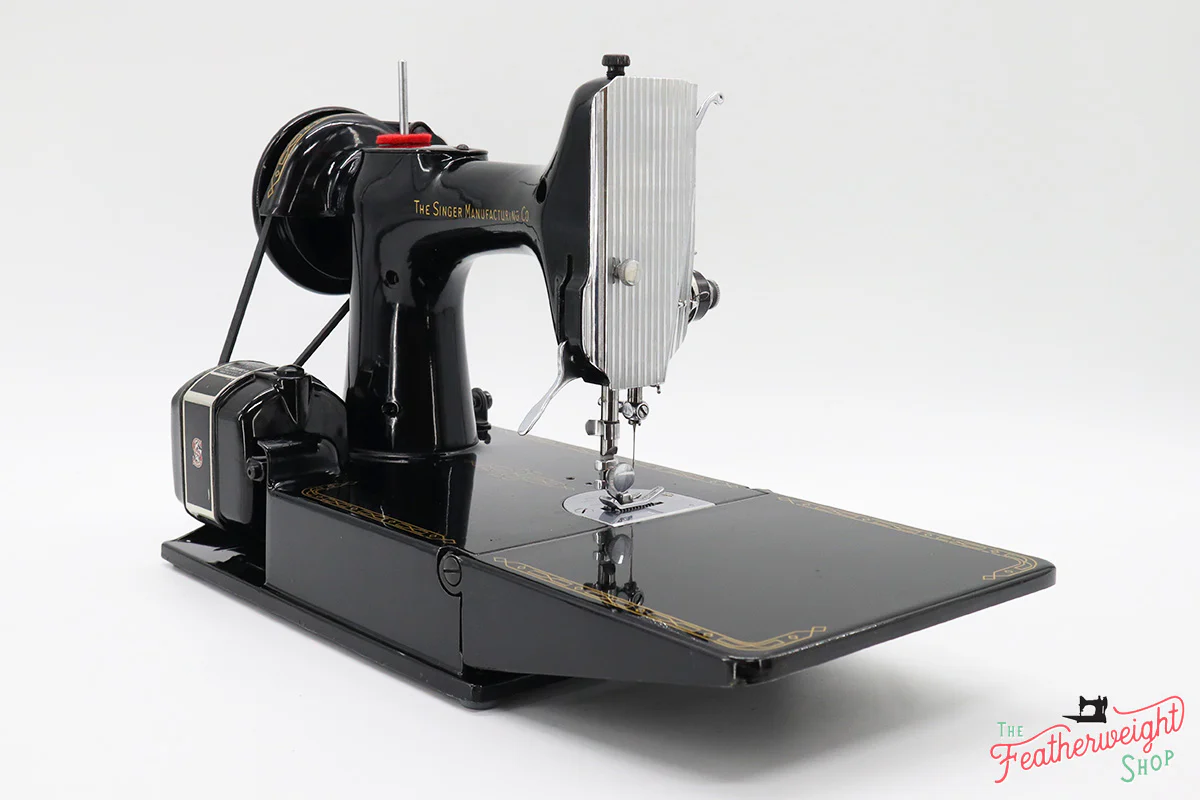 Singer Featherweight 221 Sewing Machine, AL709*** - Image 5