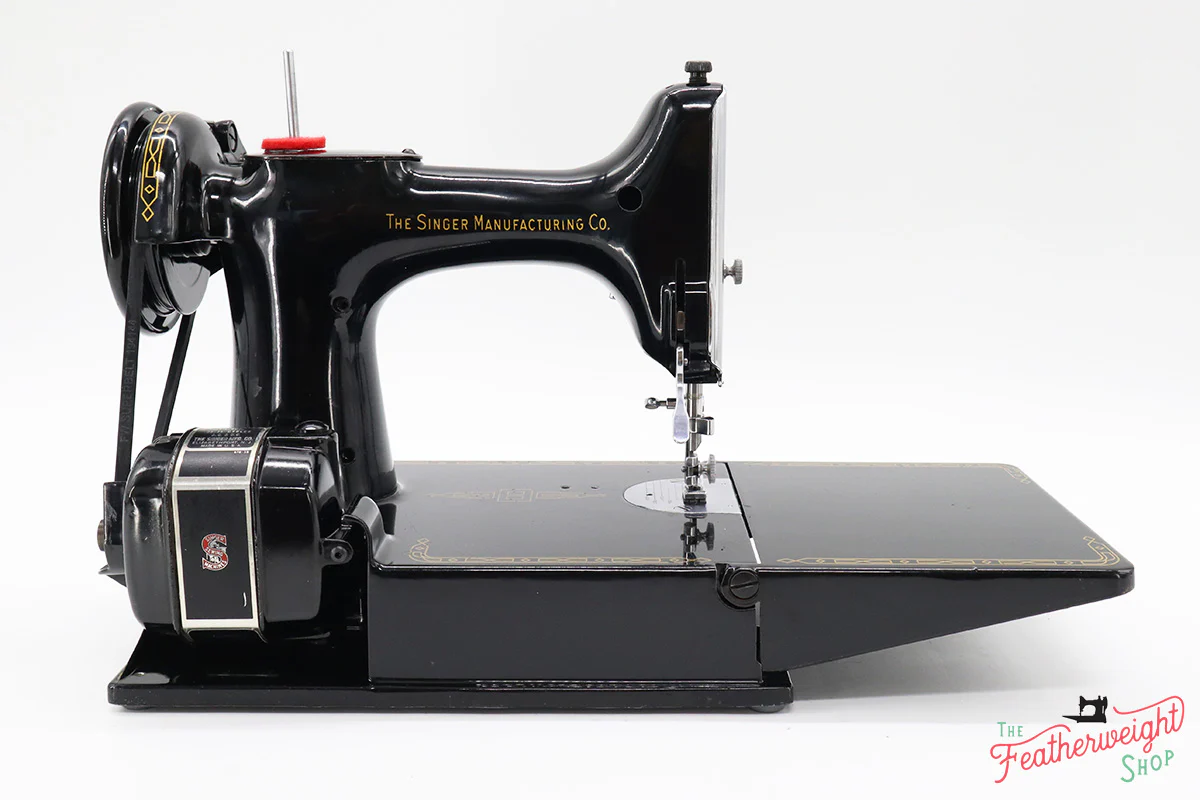 Singer Featherweight 221 Sewing Machine, AL709*** - Image 6