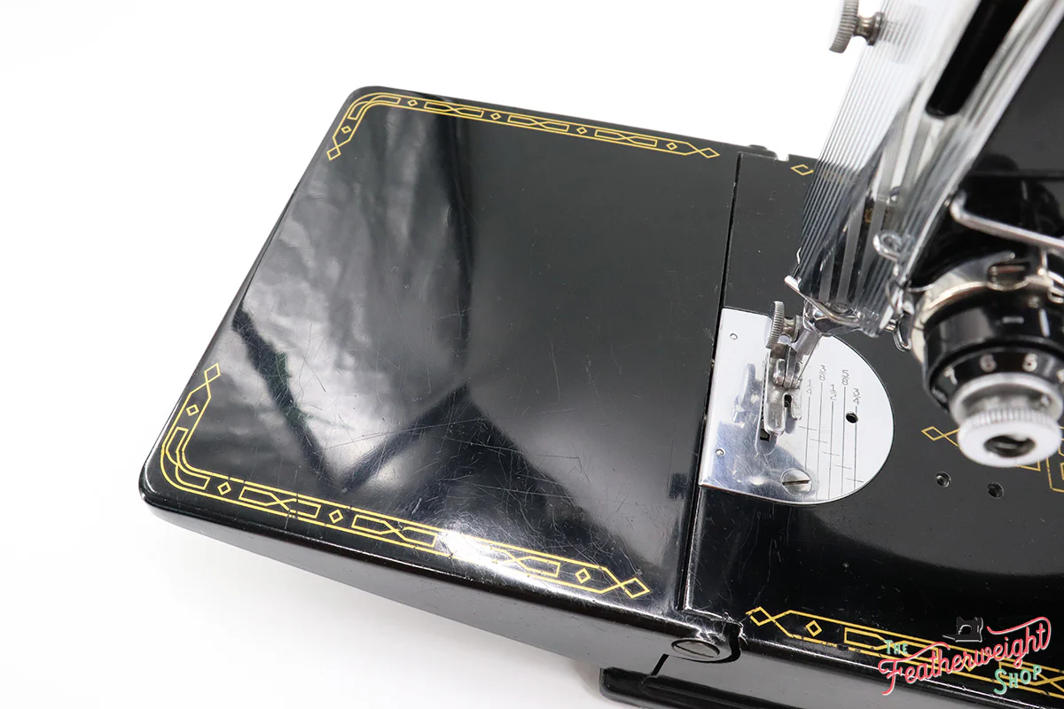 Singer Featherweight 221 Sewing Machine, AL709*** - Image 8