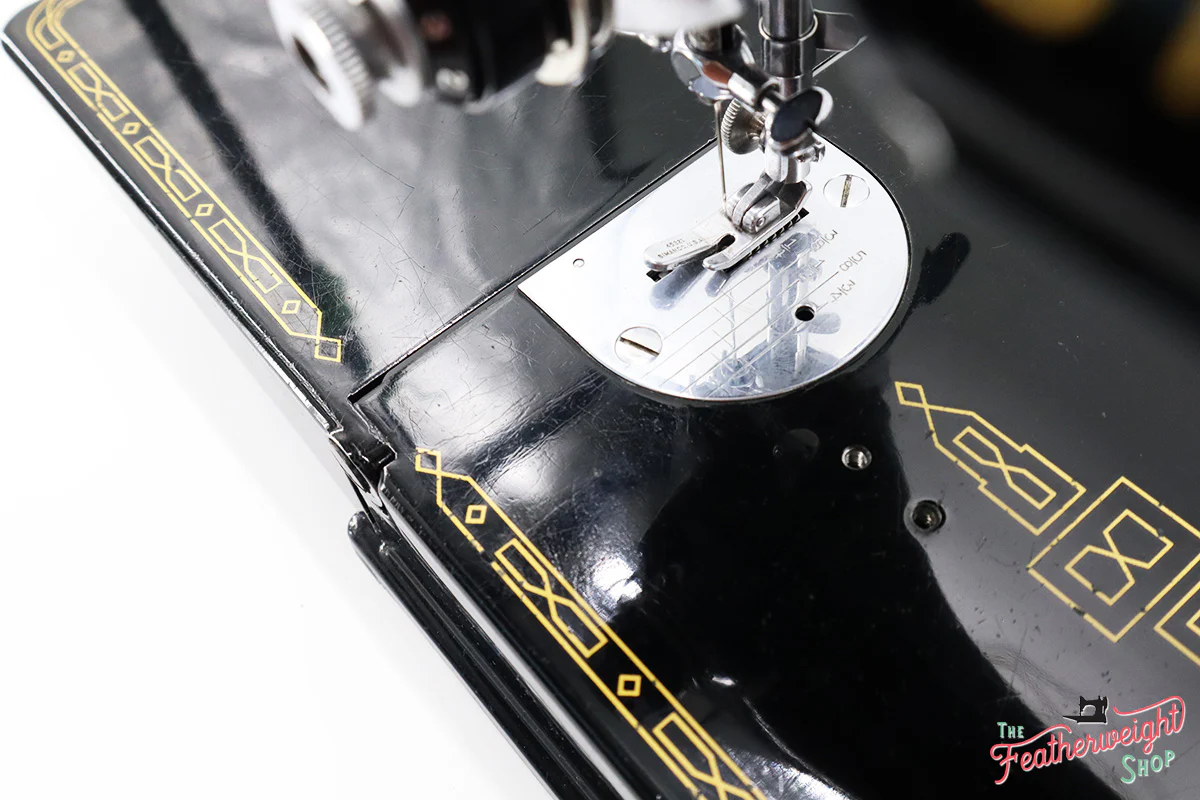 Singer Featherweight 221 Sewing Machine, AL709*** - Image 9