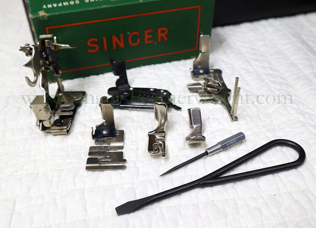 Singer Featherweight 221 Sewing Machine, AL716*** - Image 17
