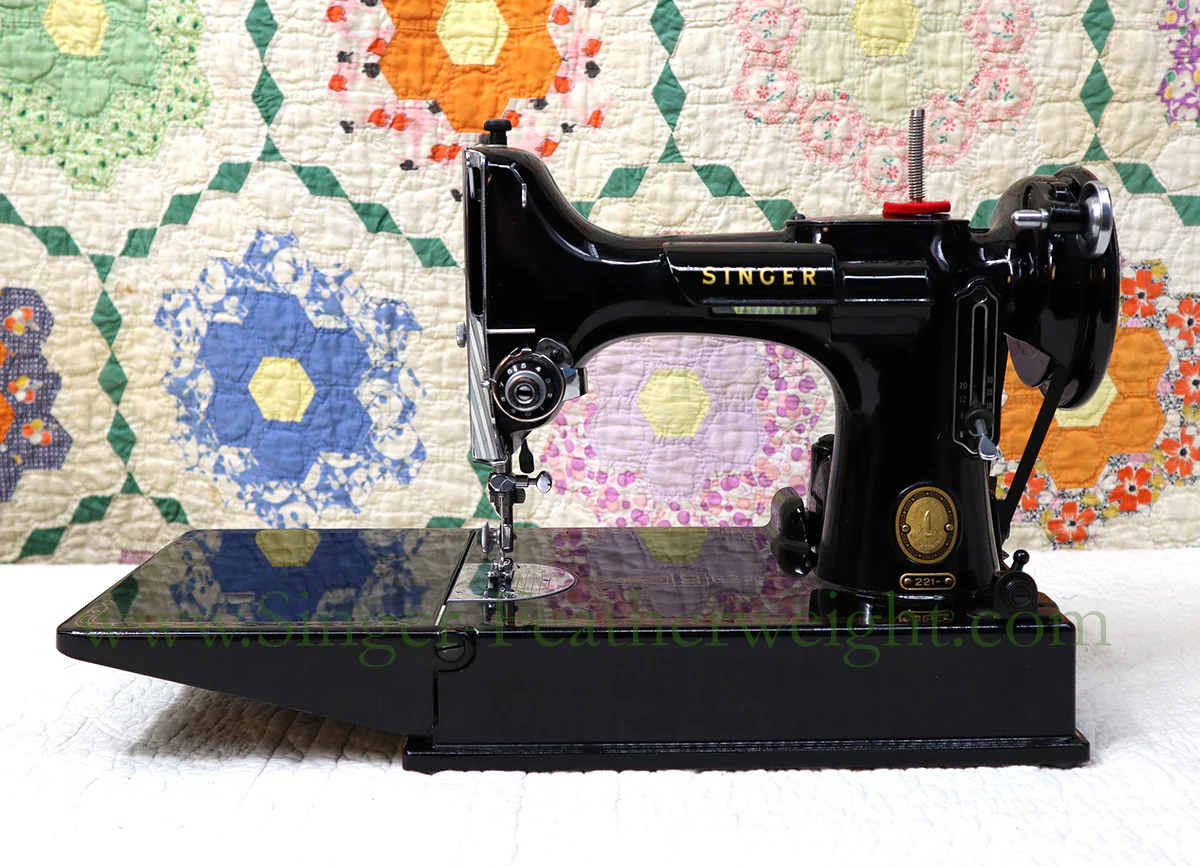 Singer Featherweight 221 Sewing Machine, AL716*** - Image 2
