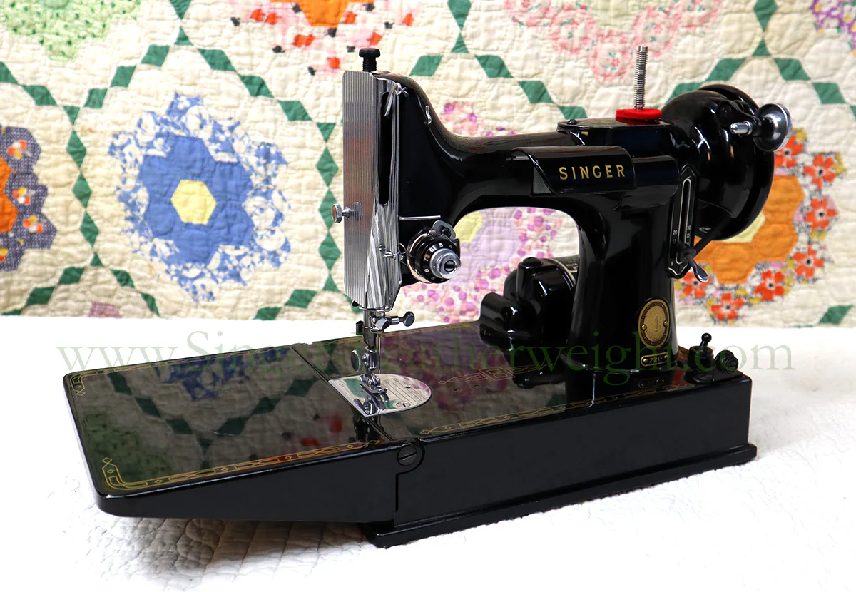 Singer Featherweight 221 Sewing Machine, AL716*** - Image 3