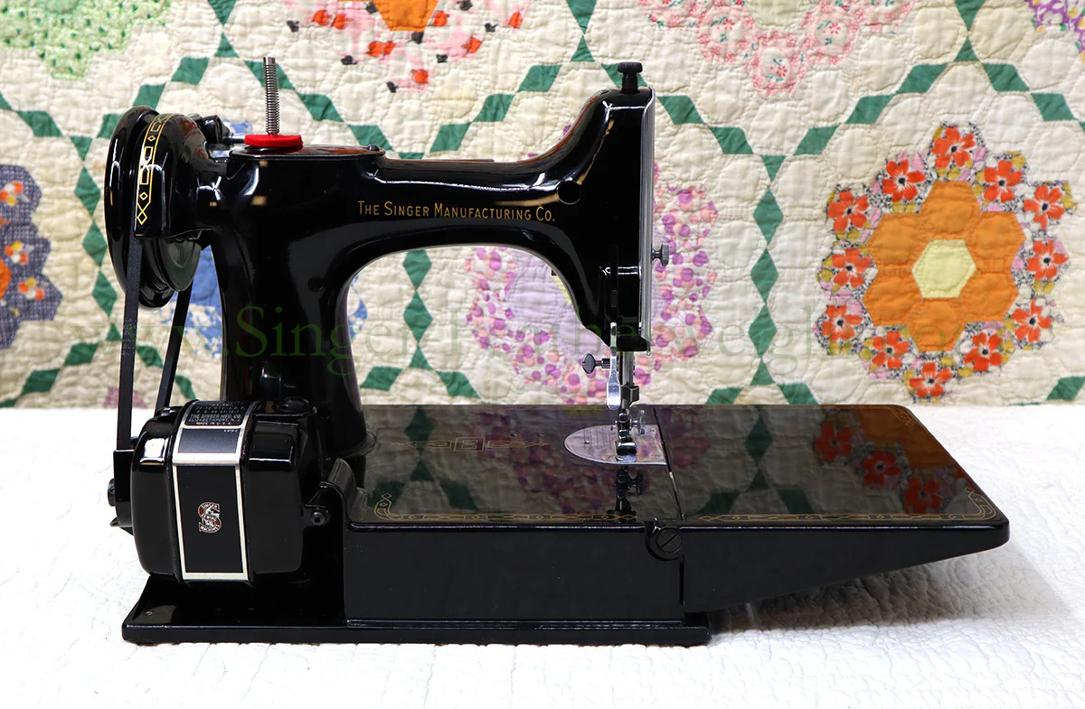 Singer Featherweight 221 Sewing Machine, AL716*** - Image 7