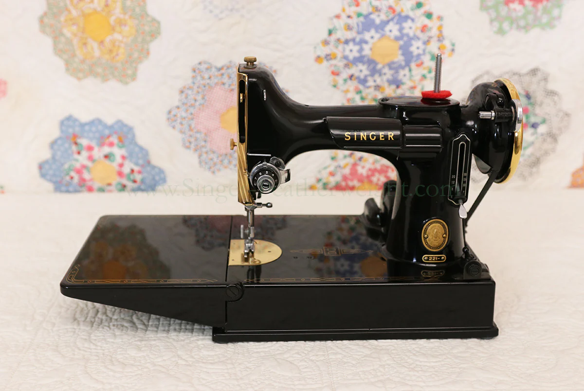 Singer Featherweight 221 Sewing Machine, AL721*** GOLD PLATED!!! - Image 3