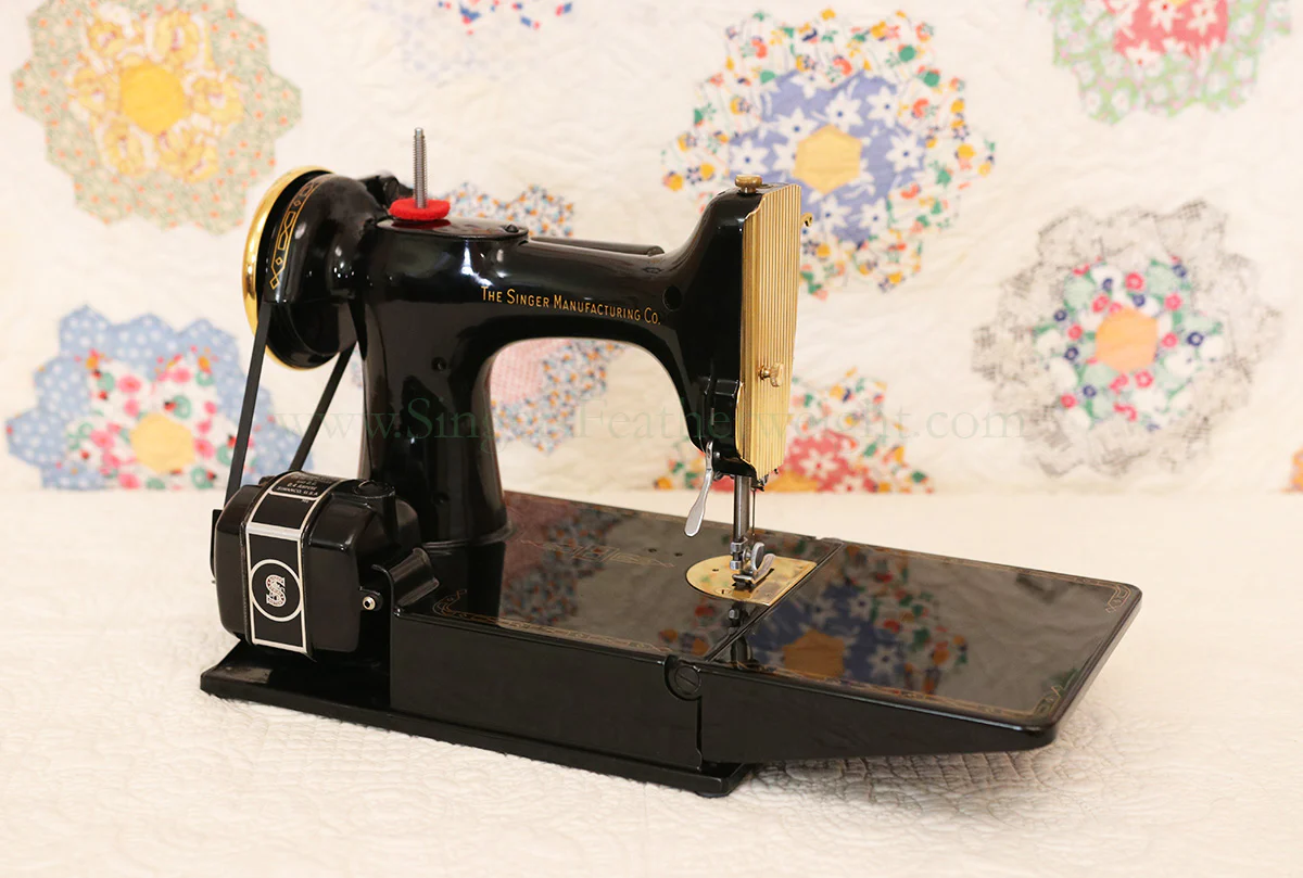 Singer Featherweight 221 Sewing Machine, AL721*** GOLD PLATED!!! - Image 5
