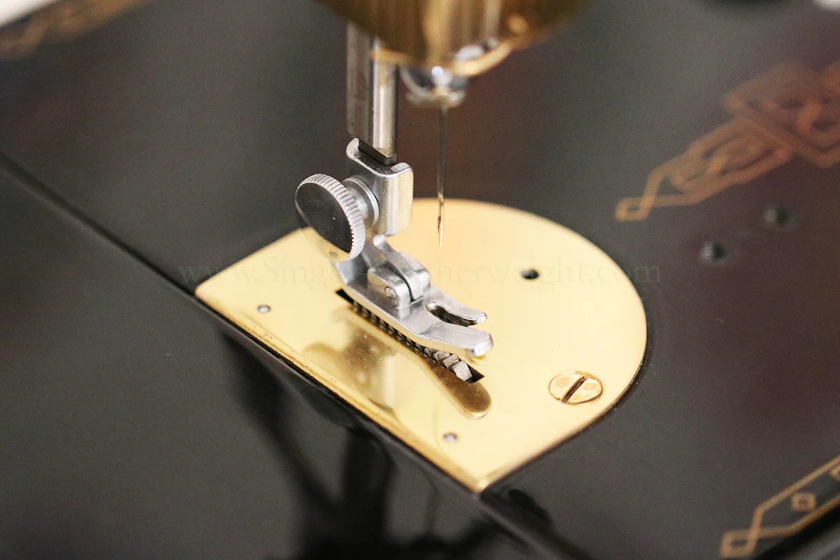 Singer Featherweight 221 Sewing Machine, AL721*** GOLD PLATED!!! - Image 8