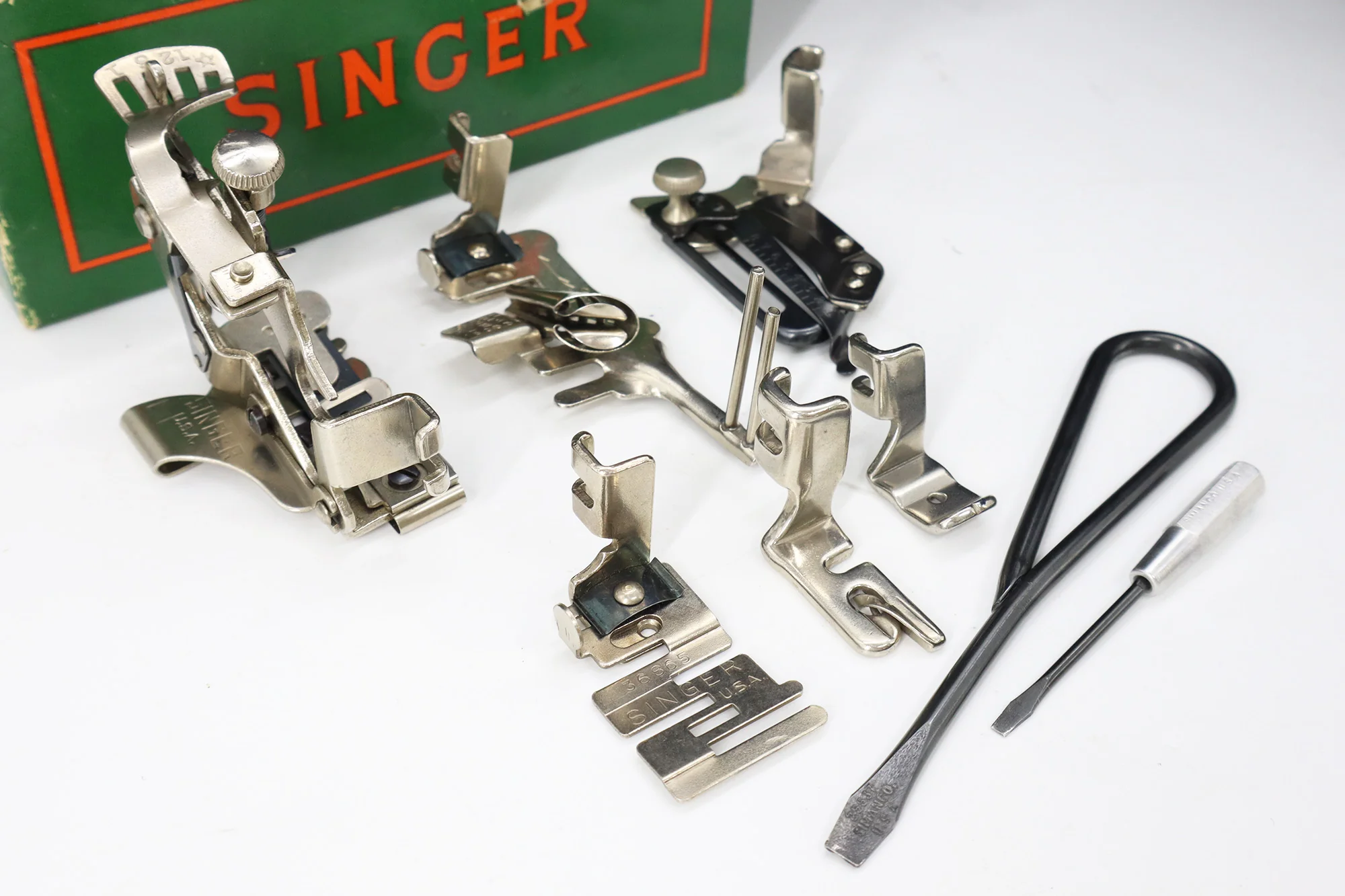 Singer Featherweight 221 Sewing Machine - AL906*** - Image 18