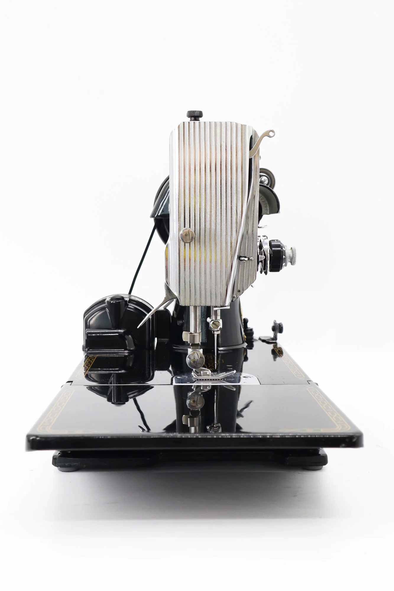 Singer Featherweight 221 Sewing Machine - AL906*** - Image 4