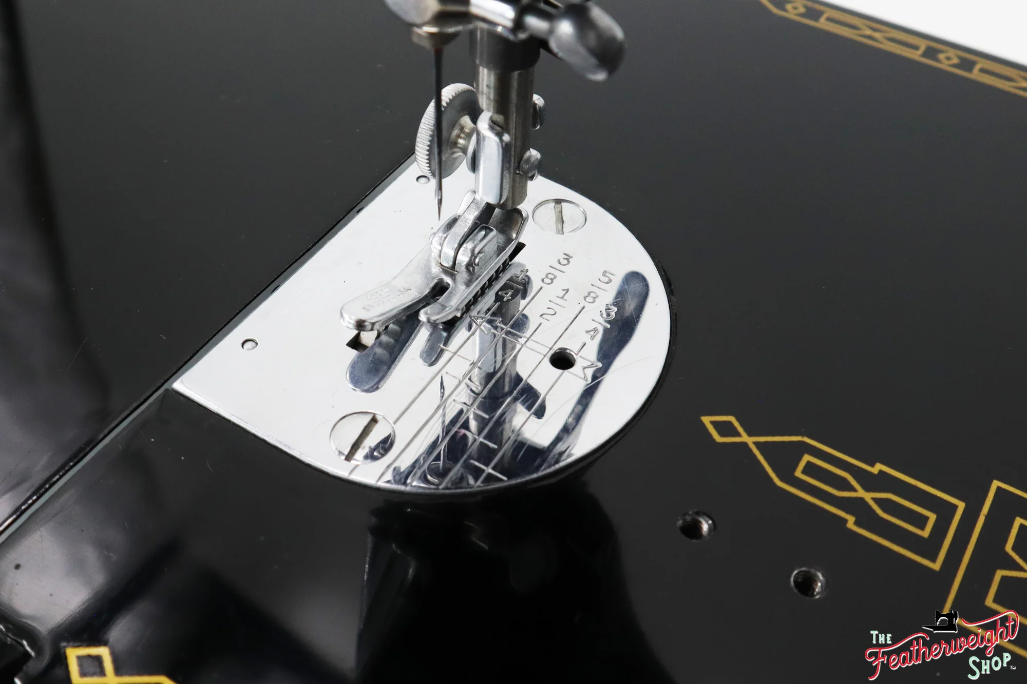 Singer Featherweight 221 Sewing Machine, AM151*** - 1955 - Image 12