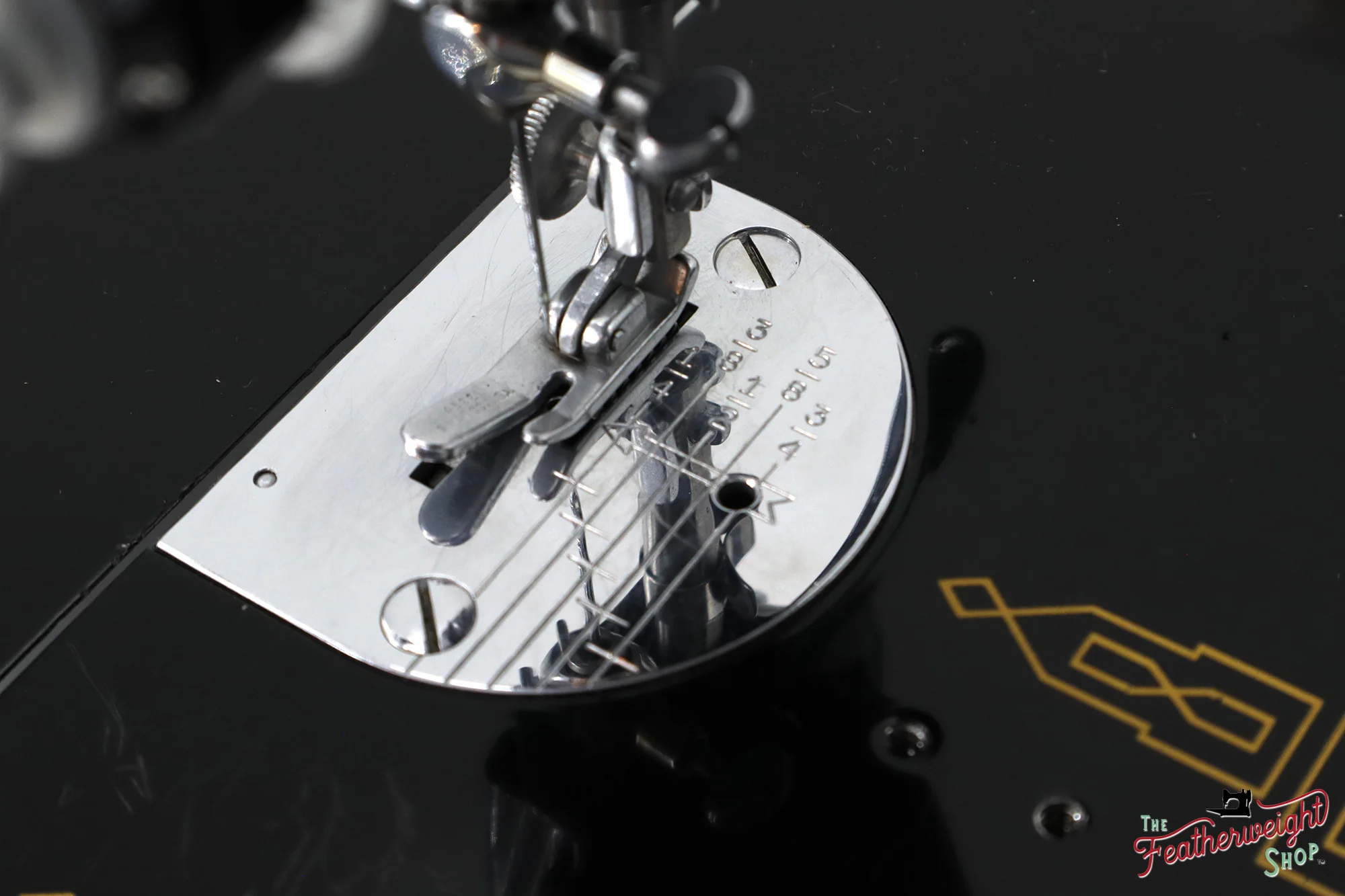 Singer Featherweight 221 Sewing Machine, AM154** - 1955 - Image 14