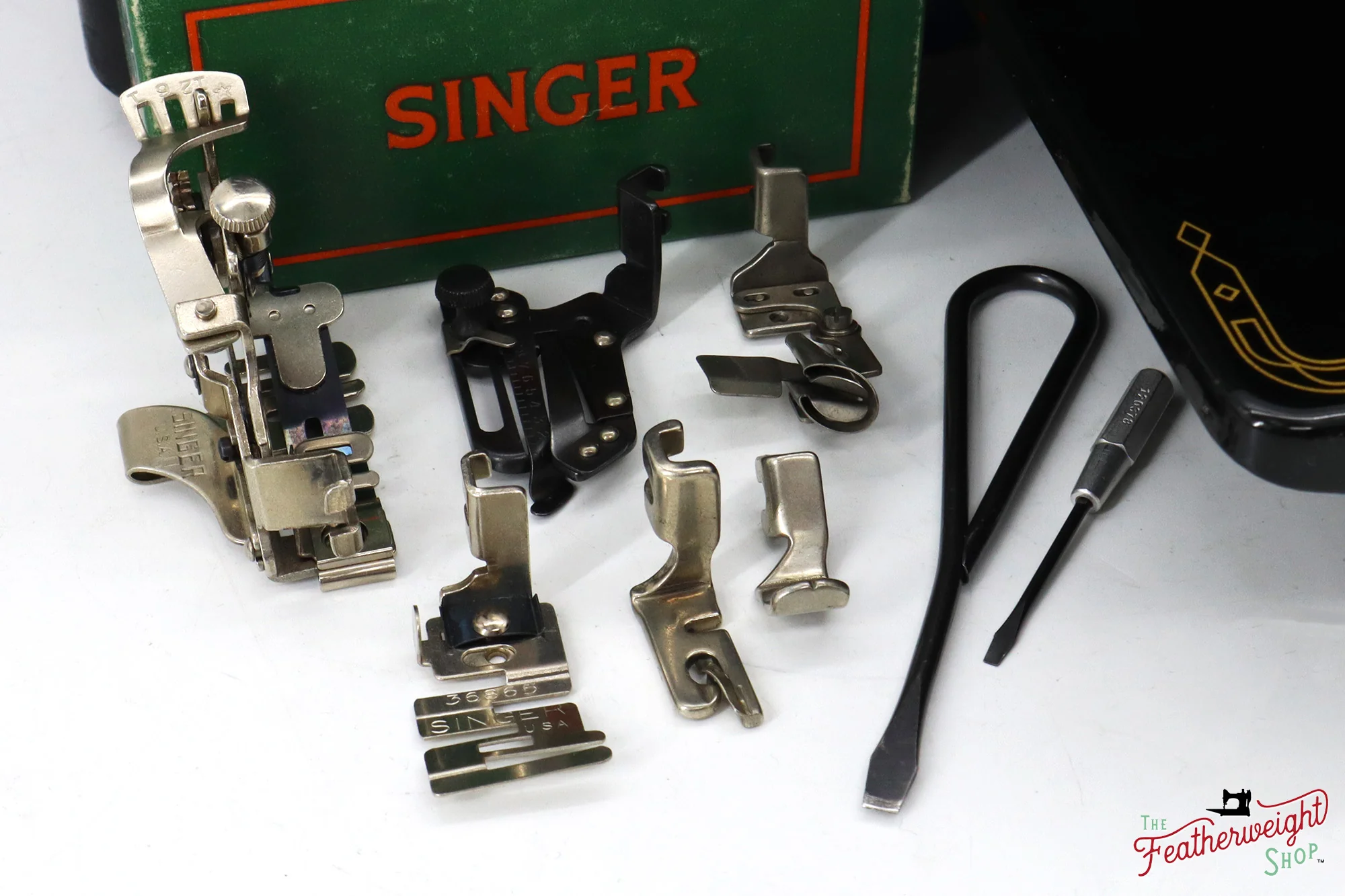 Singer Featherweight 221 Sewing Machine, AM154** - 1955 - Image 16