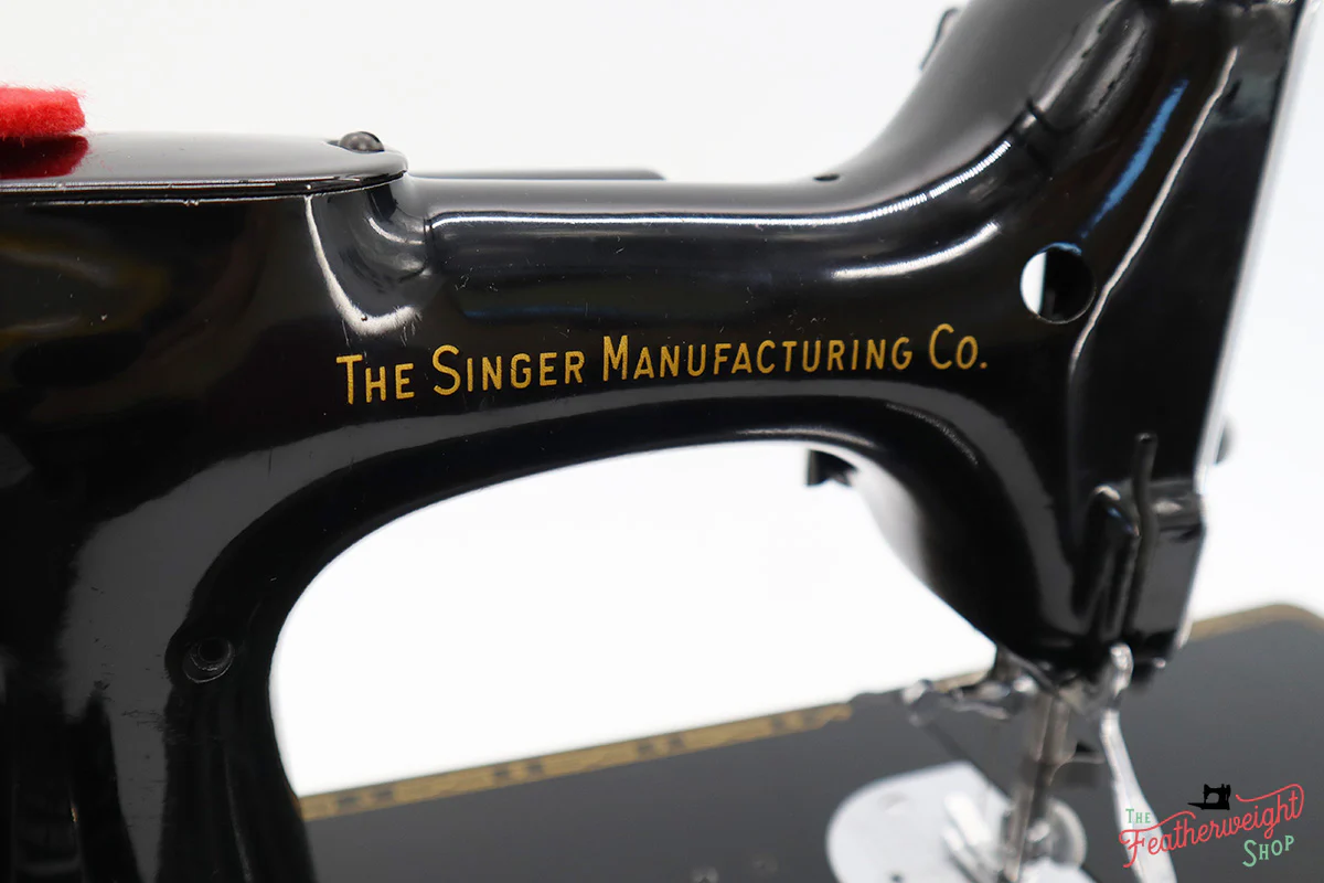 Singer Featherweight 221 Sewing Machine, AM155*** - Image 11