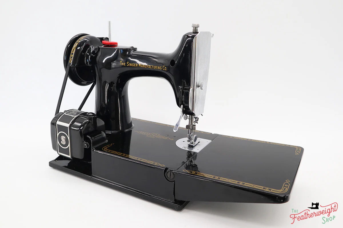 Singer Featherweight 221 Sewing Machine, AM155*** - Image 5