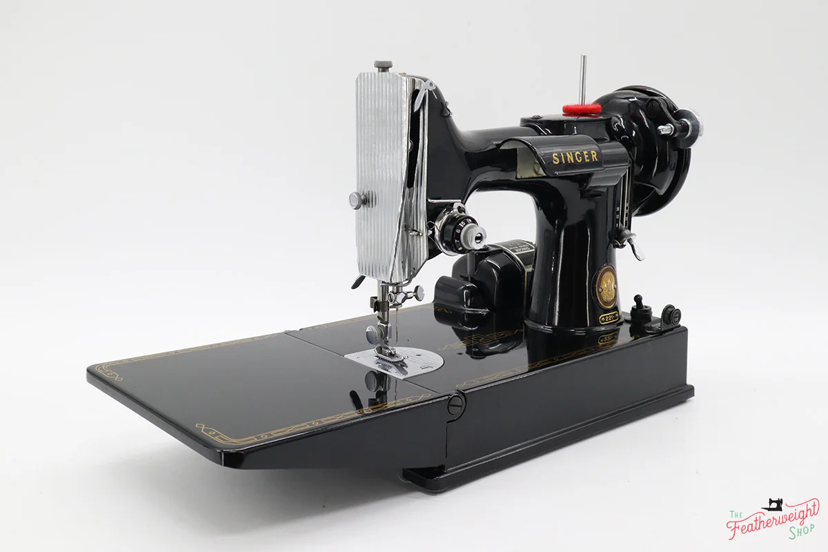 Singer Featherweight 221 Sewing Machine, AM156*** - Image 3