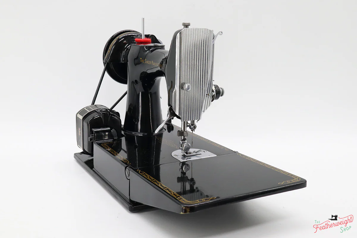 Singer Featherweight 221 Sewing Machine, AM156*** - Image 6