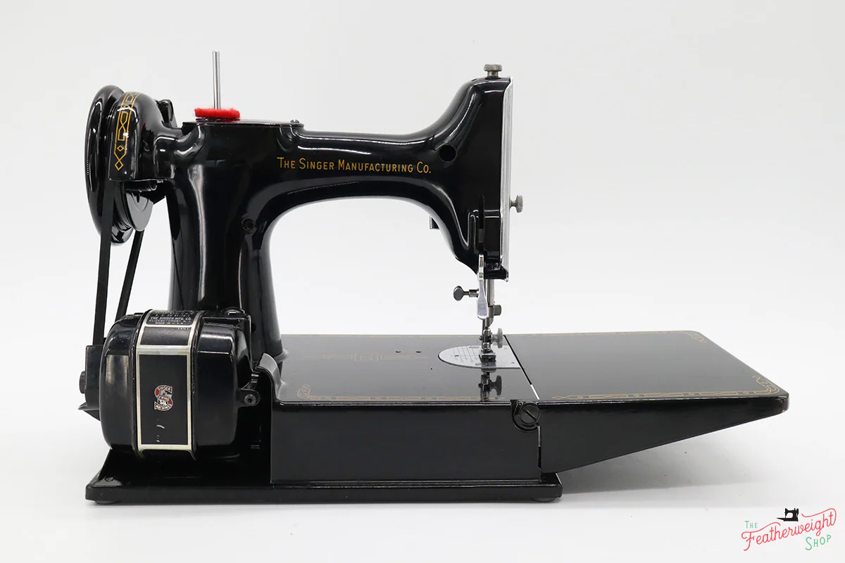 Singer Featherweight 221 Sewing Machine, AM156*** - Image 7