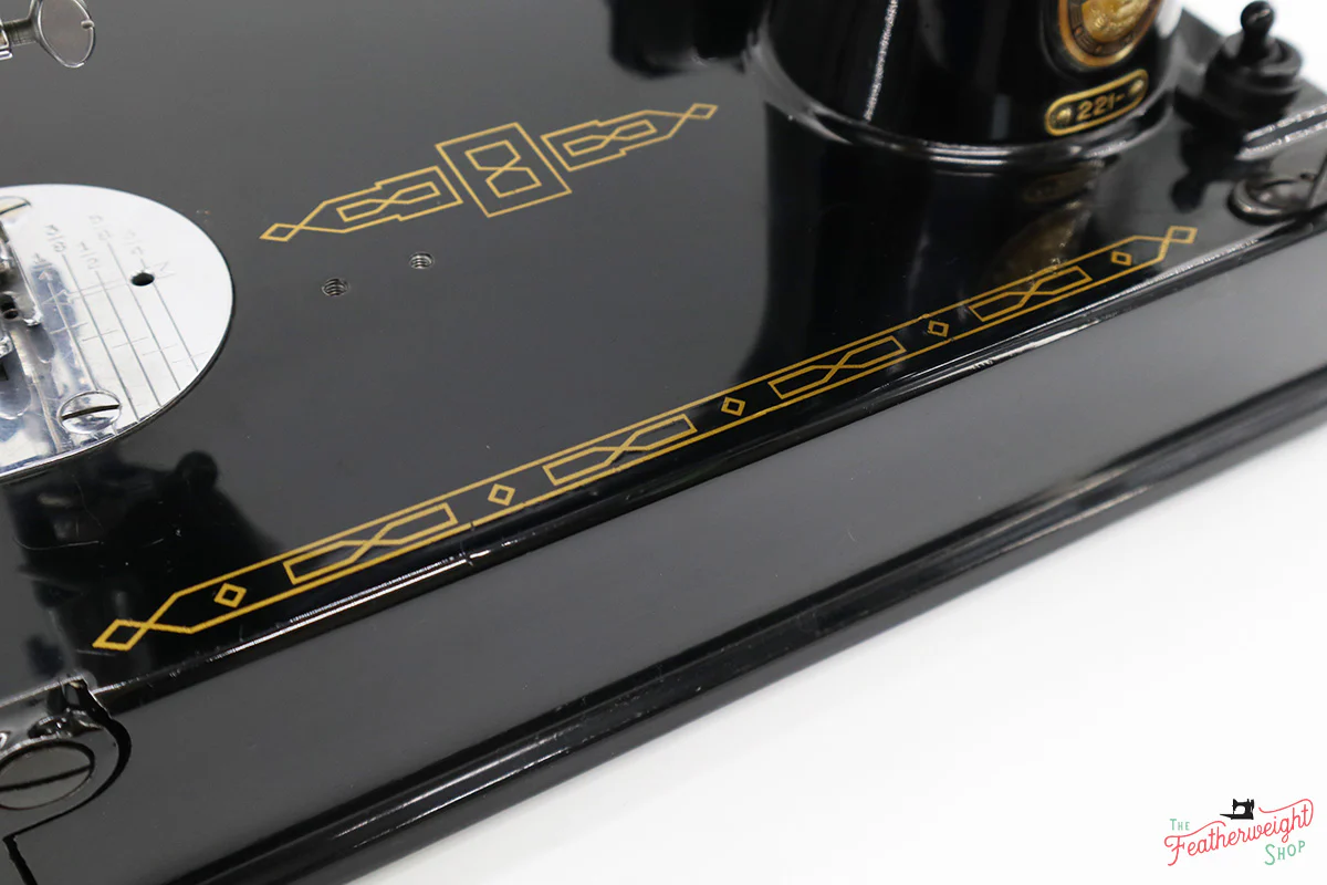 Singer Featherweight 221 Sewing Machine, AM156*** - Image 9