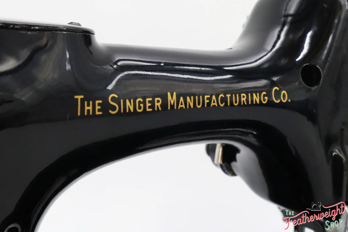 Singer Featherweight 221 Sewing Machine, AM1564** - Image 11