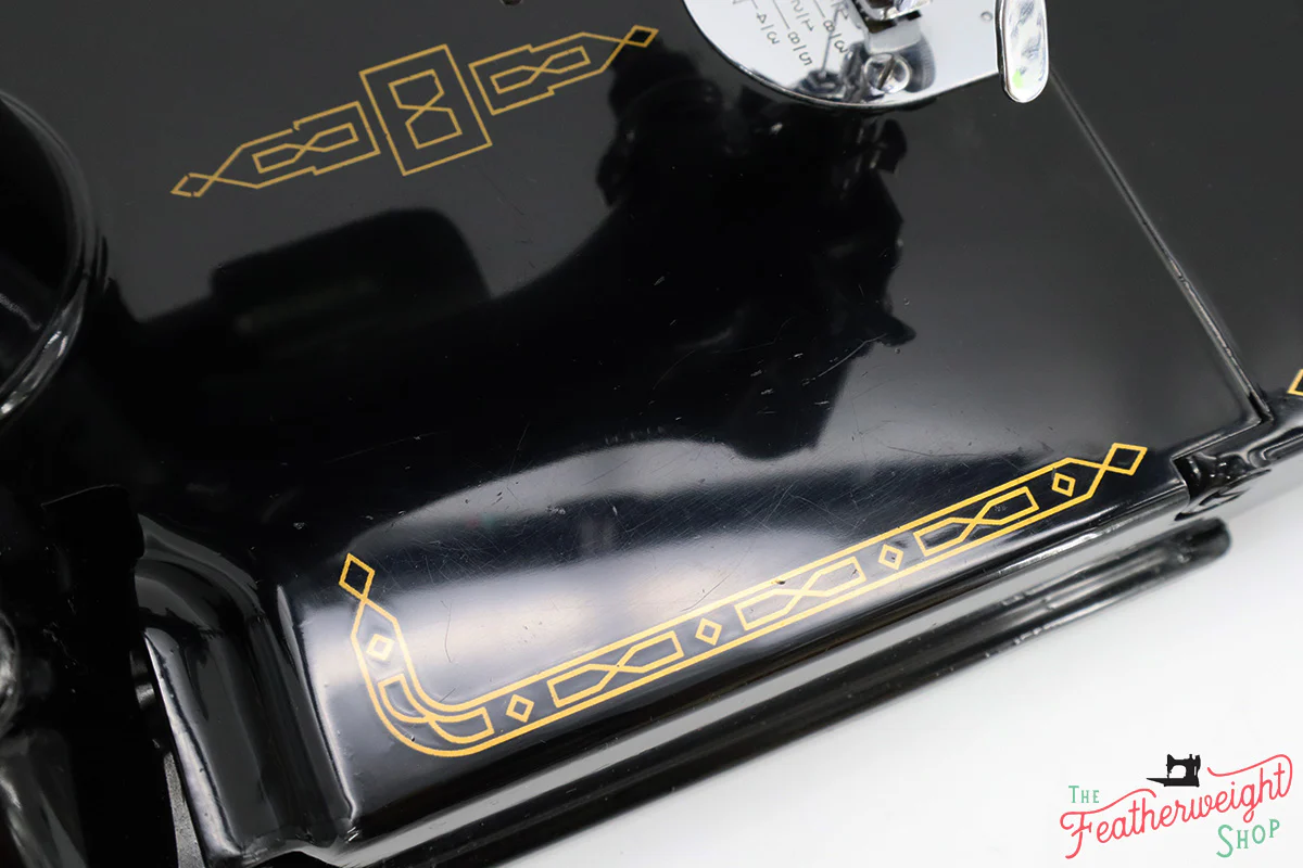 Singer Featherweight 221 Sewing Machine, AM1564** - Image 12