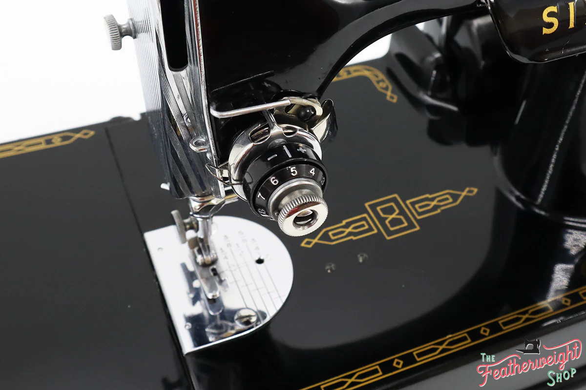 Singer Featherweight 221 Sewing Machine, AM1564** - Image 15