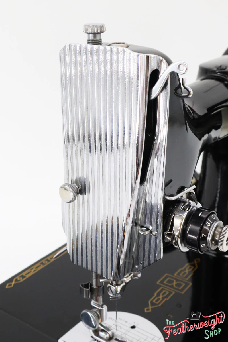 Singer Featherweight 221 Sewing Machine, AM1564** - Image 18