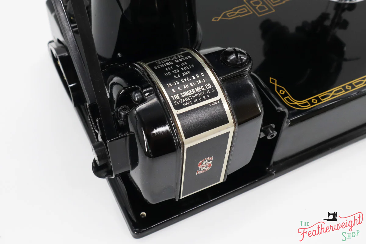 Singer Featherweight 221 Sewing Machine, AM1564** - Image 19
