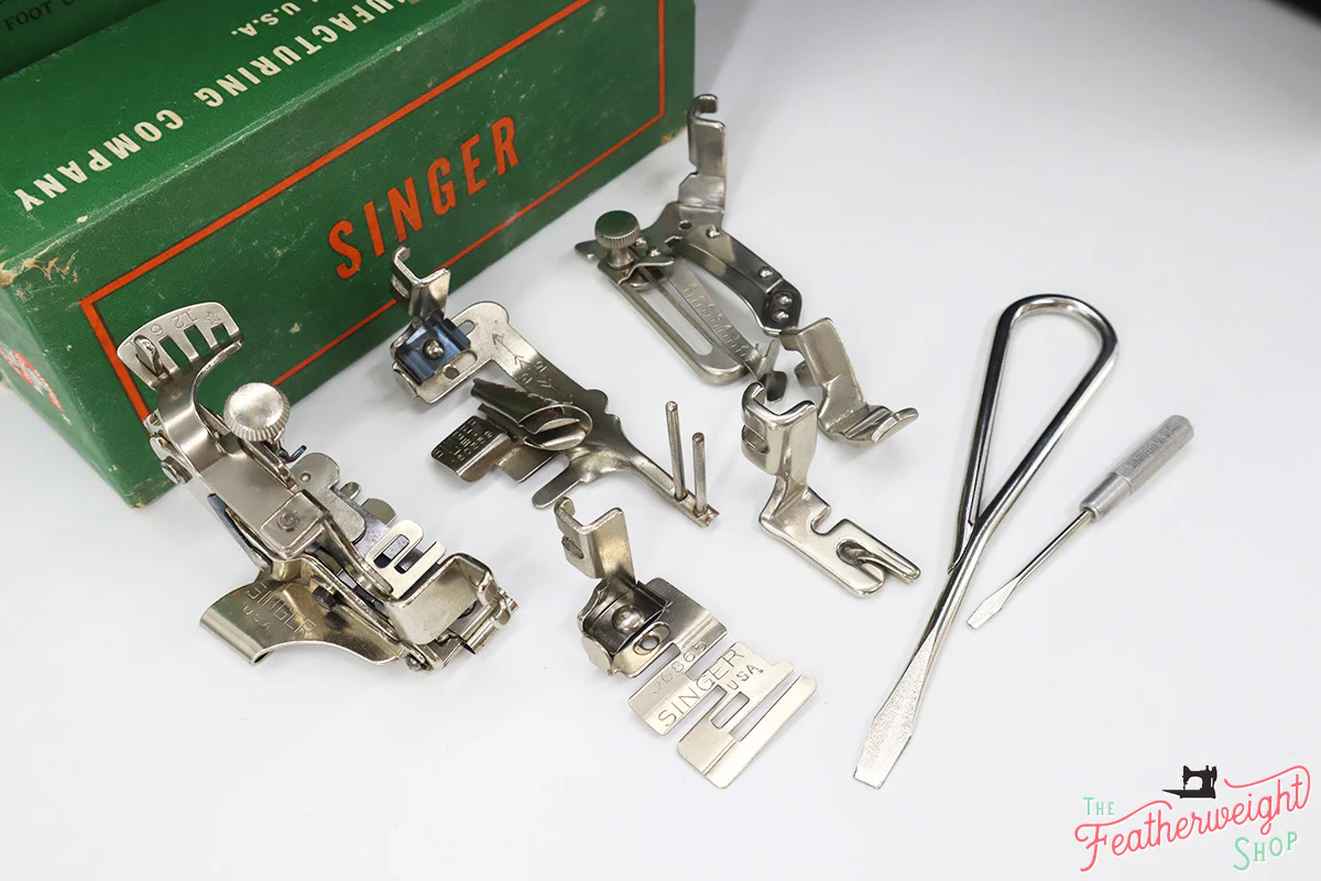 Singer Featherweight 221 Sewing Machine, AM1564** - Image 20