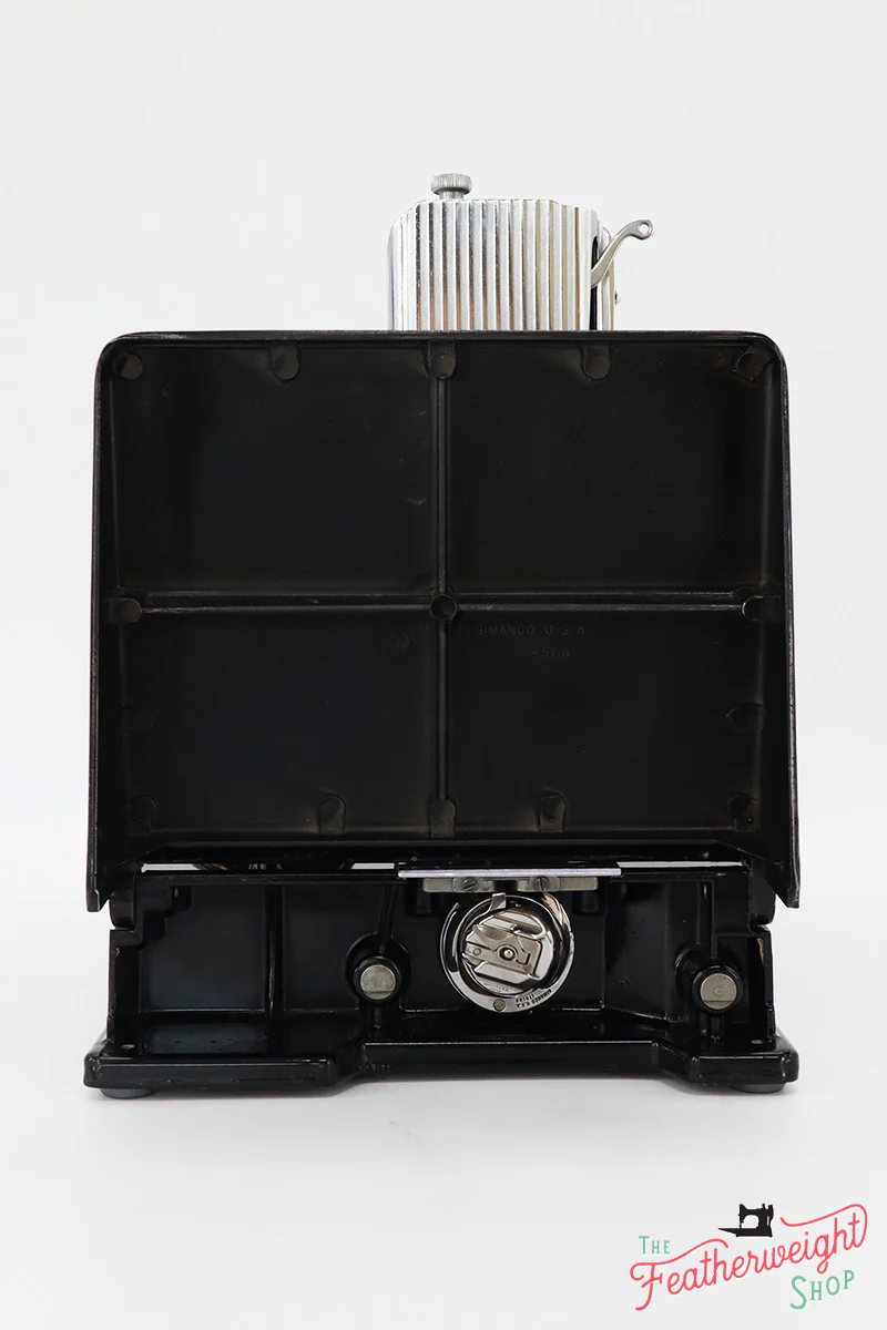 Singer Featherweight 221 Sewing Machine, AM1564** - Image 5