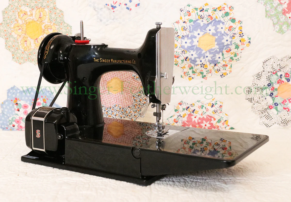 Singer Featherweight 221 Sewing Machine, AM161*** - Image 5