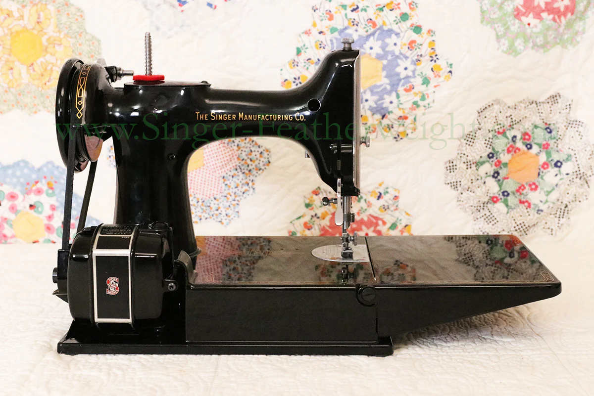 Singer Featherweight 221 Sewing Machine, AM161*** - Image 6