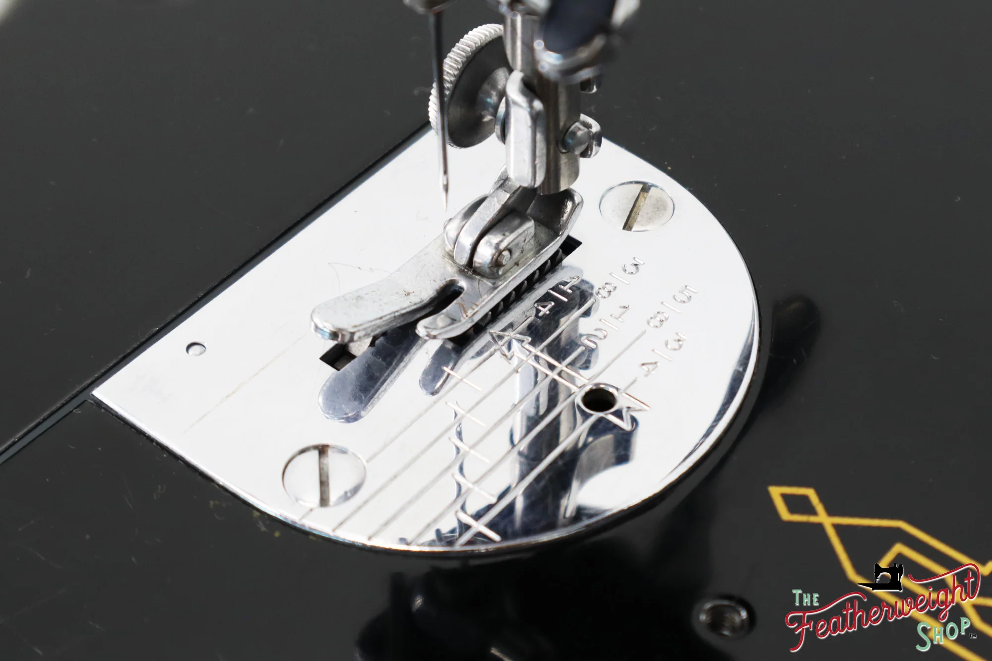 Singer Featherweight 221 Sewing Machine, AM162*** - 1955 - Image 17