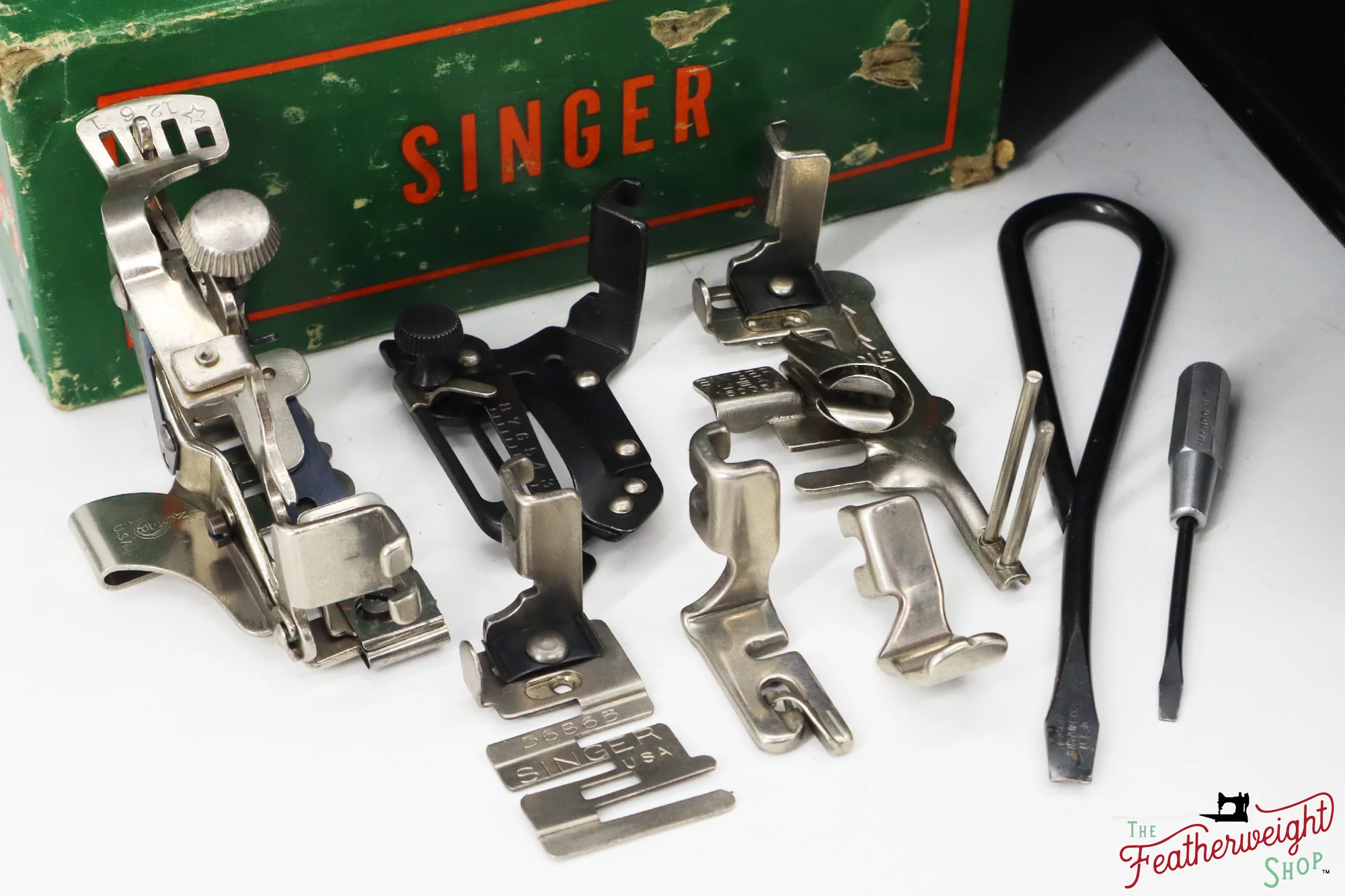 Singer Featherweight 221 Sewing Machine, AM1620** - 1955 - Image 16
