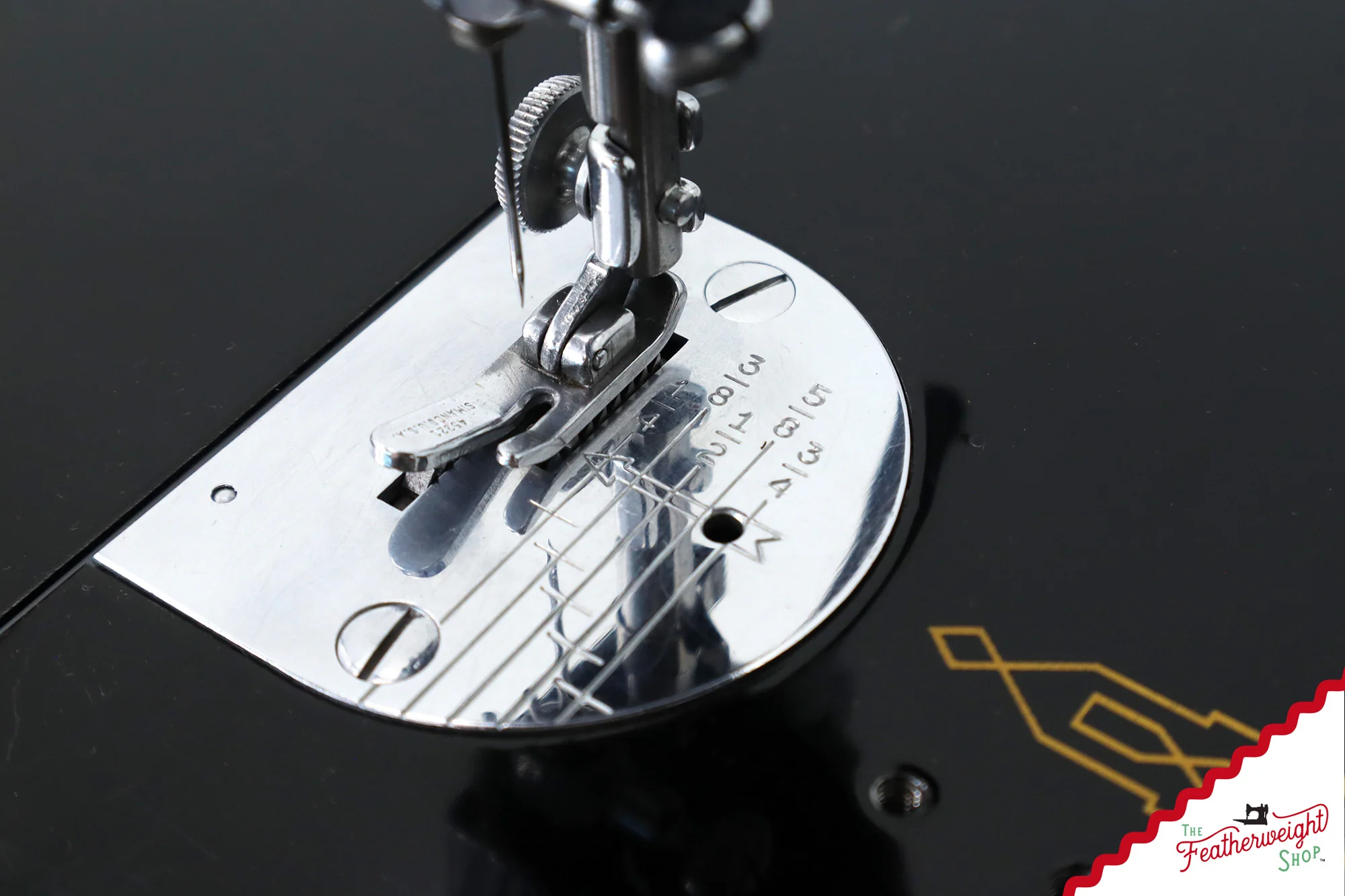 Singer Featherweight 221 Sewing Machine, AM167*** - 1955 - Image 15