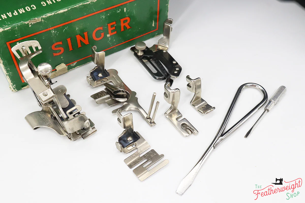 Singer Featherweight 221 Sewing Machine, AM172*** - Image 19