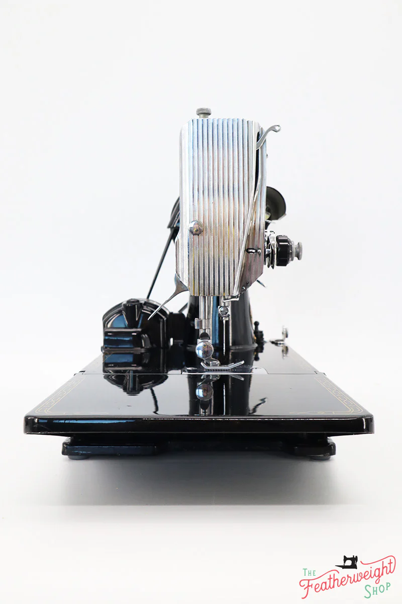 Singer Featherweight 221 Sewing Machine, AM172*** - Image 4