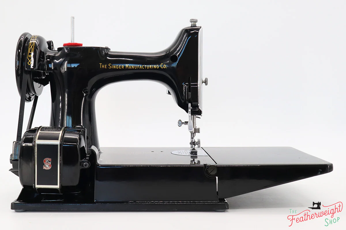 Singer Featherweight 221 Sewing Machine, AM172*** - Image 7