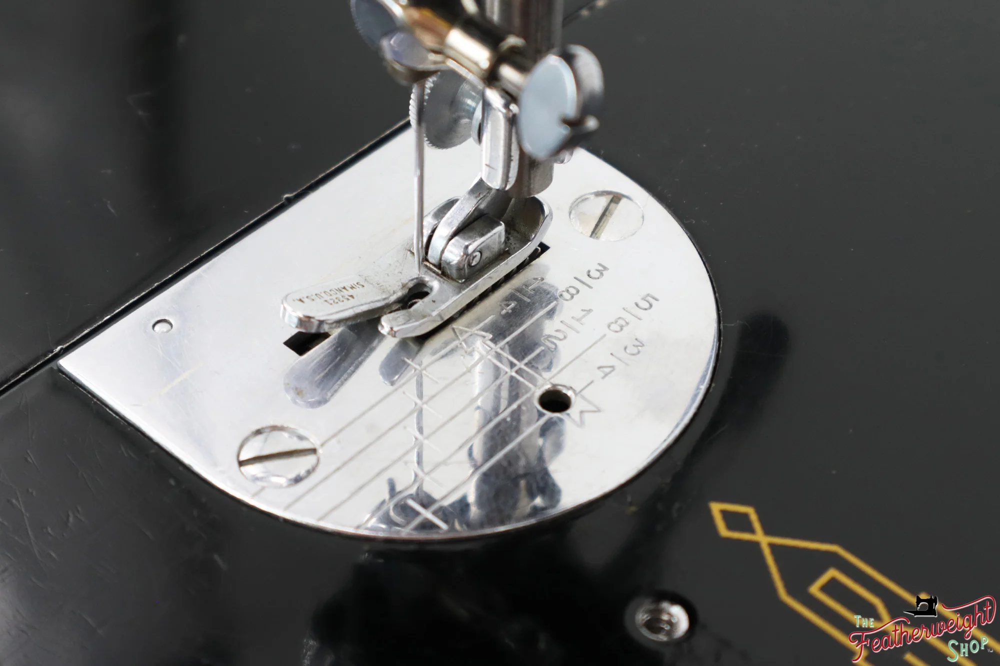 Singer Featherweight 221 Sewing Machine, AM174*** - 1955 - Image 13