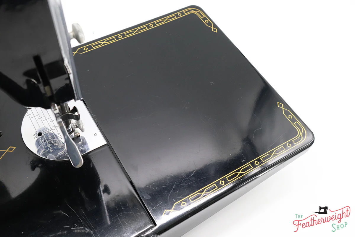 Singer Featherweight 221 Sewing Machine, AM177*** - Image 11