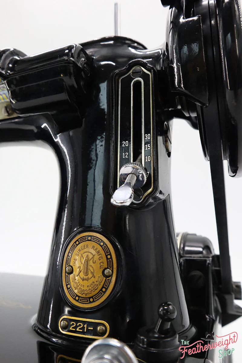 Singer Featherweight 221 Sewing Machine, AM177*** - Image 14