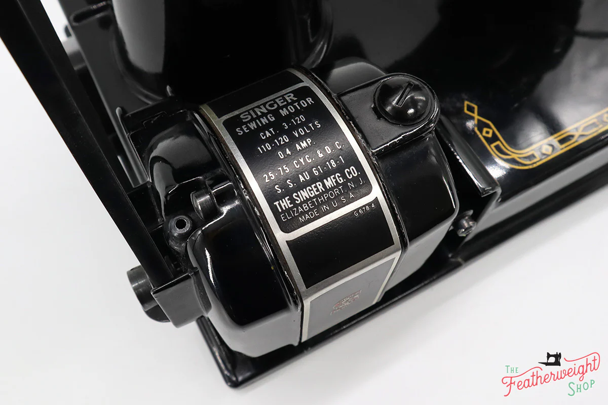 Singer Featherweight 221 Sewing Machine, AM177*** - Image 15