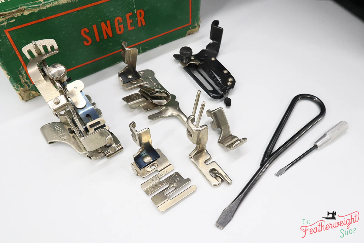 Singer Featherweight 221 Sewing Machine, AM177*** - Image 16