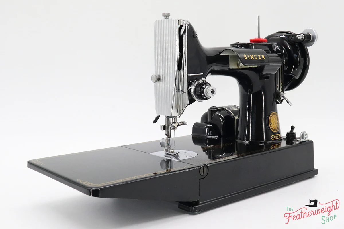 Singer Featherweight 221 Sewing Machine, AM177*** - Image 3